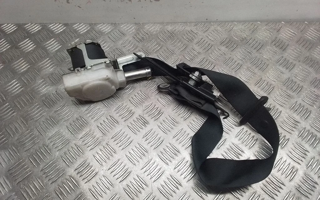 Front seatbelt – Toyota RAV 4 (XA40) (2012-2018)