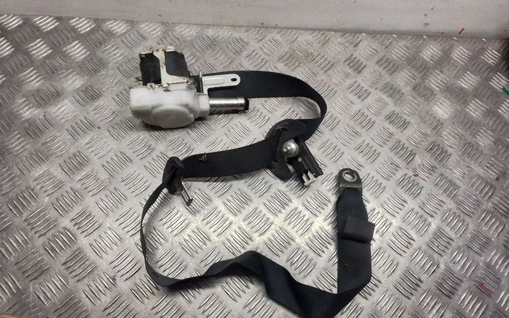 Front seatbelt – Toyota RAV 4 (XA40) (2012-2018)