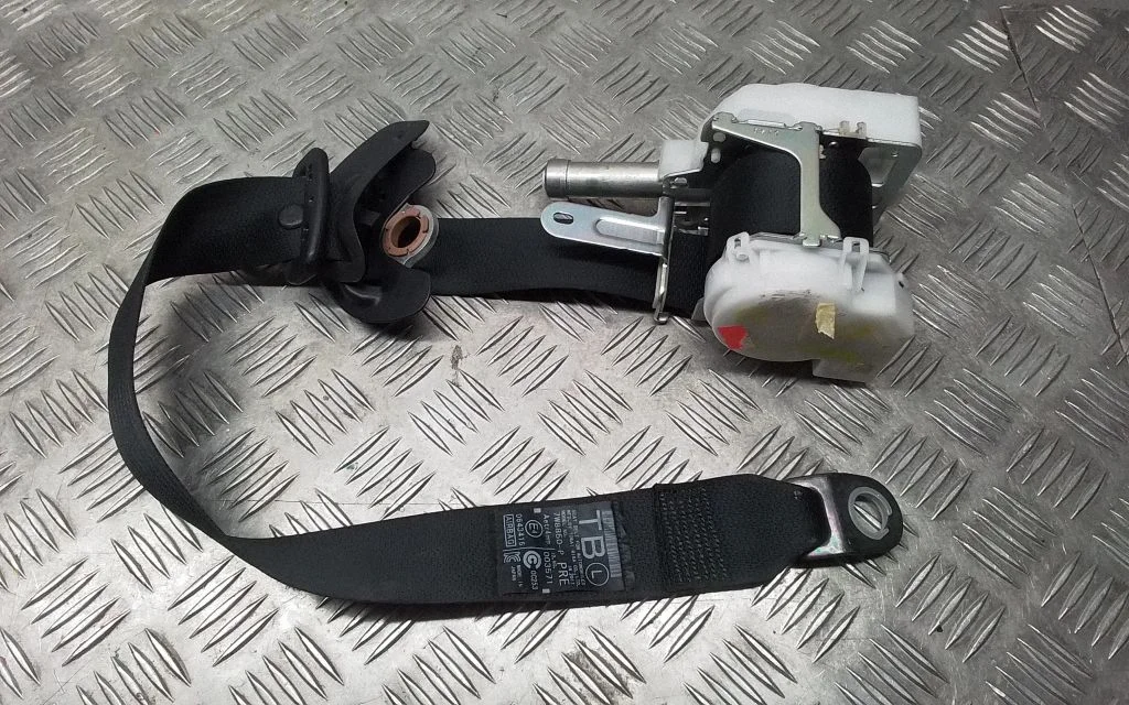 Front seatbelt – Lexus IS III XE30 (2013-2020)