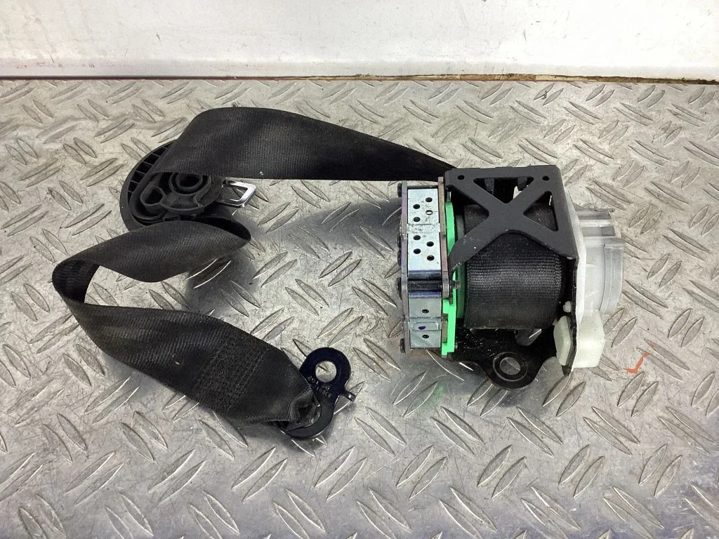 Front seatbelt – Porsche Cayenne (92A) (2010-2017)