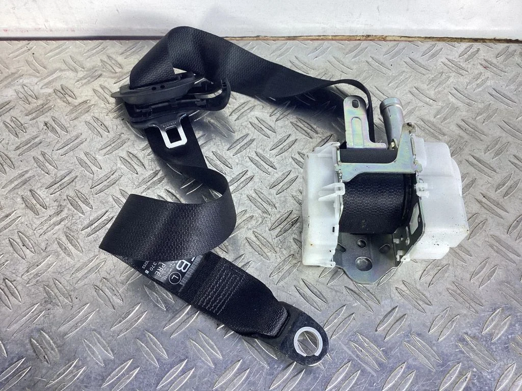 Front seatbelt – Lexus RC (2014-)