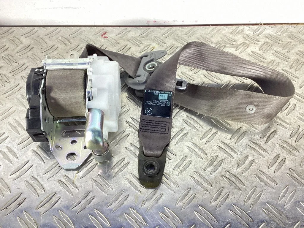 Front seatbelt – Lexus GS 300 350 430 450H (2005-2012)