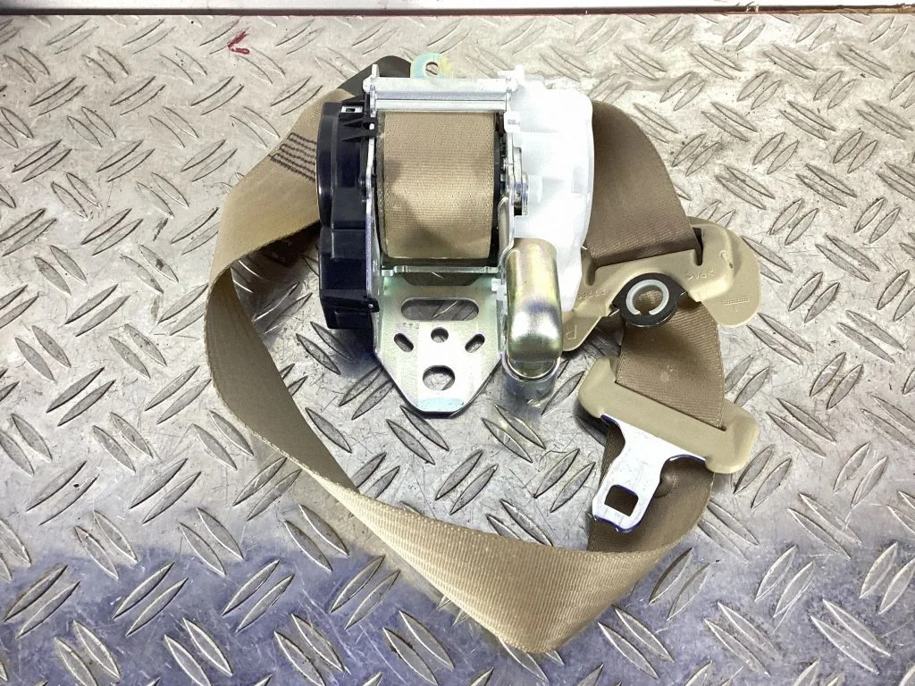 Front seatbelt – Lexus GS 300 350 430 450H (2005-2012)