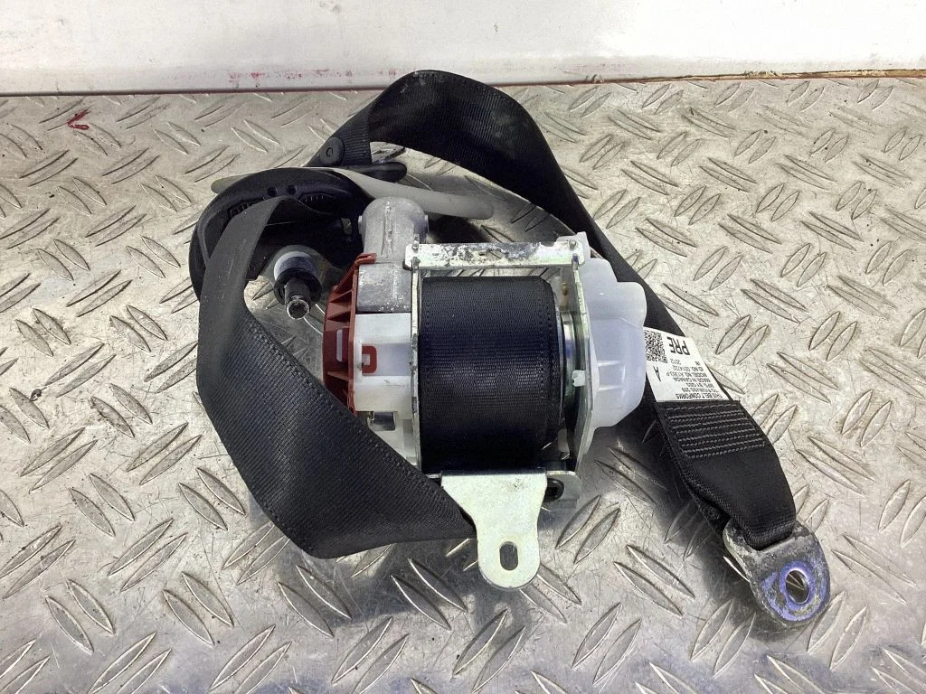 Front seatbelt – Toyota Corolla Verso E121 (2001-2004)