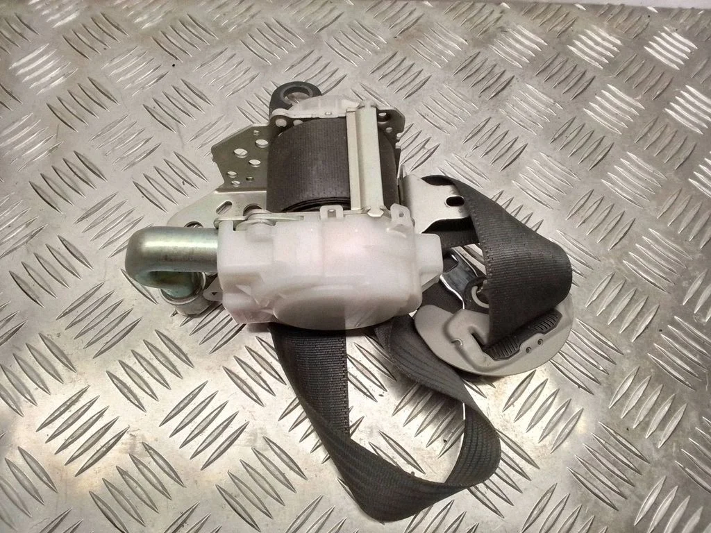 Front seatbelt – Toyota RAV 4 (XA30) (2006-2016)