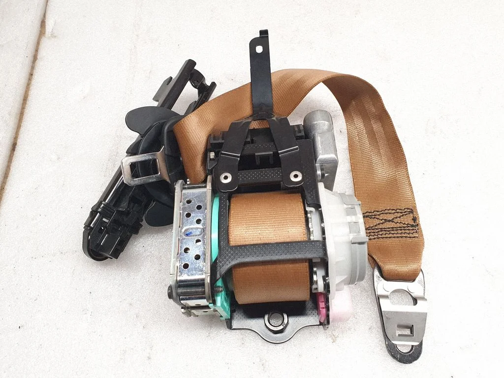 Front seatbelt – Porsche Cayenne (92A) (2010-2017)
