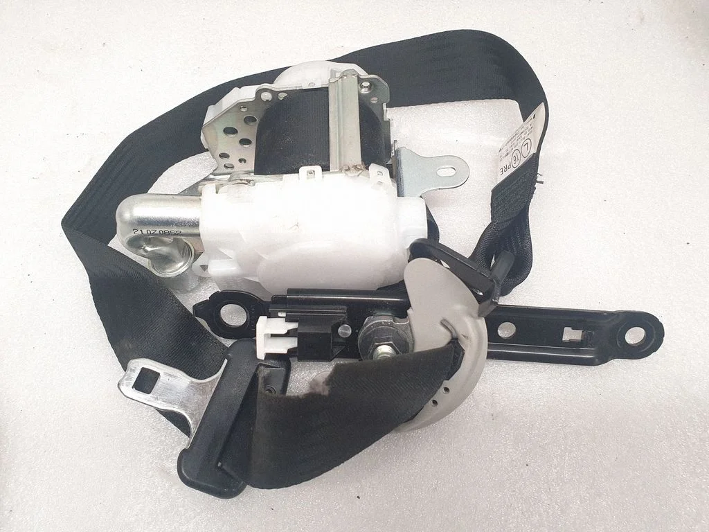 Front seatbelt – Lexus RX 450H (2016-)