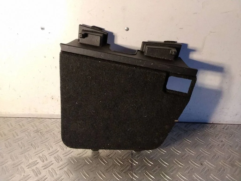 Muu pagasiruumi viimistluse osa – Lexus IS III XE30 (2013-2020)