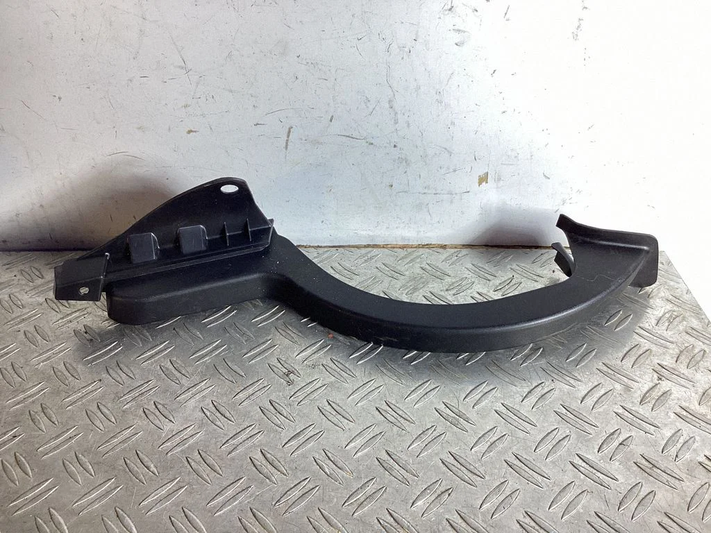 Cita bagāžnieka apdares detaļa – Lexus GS 250 350 300H 450H (2013-)