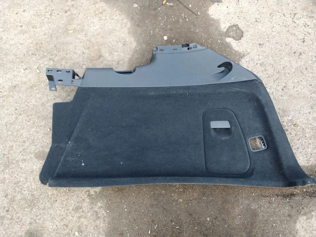 Pagasiruumi külje viimistluspaneel – Porsche Cayenne (92A) (2010-2017)