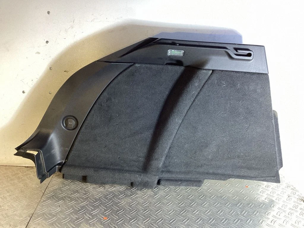 Pagasiruumi külje viimistluspaneel – Porsche Macan (95B) (2019-)