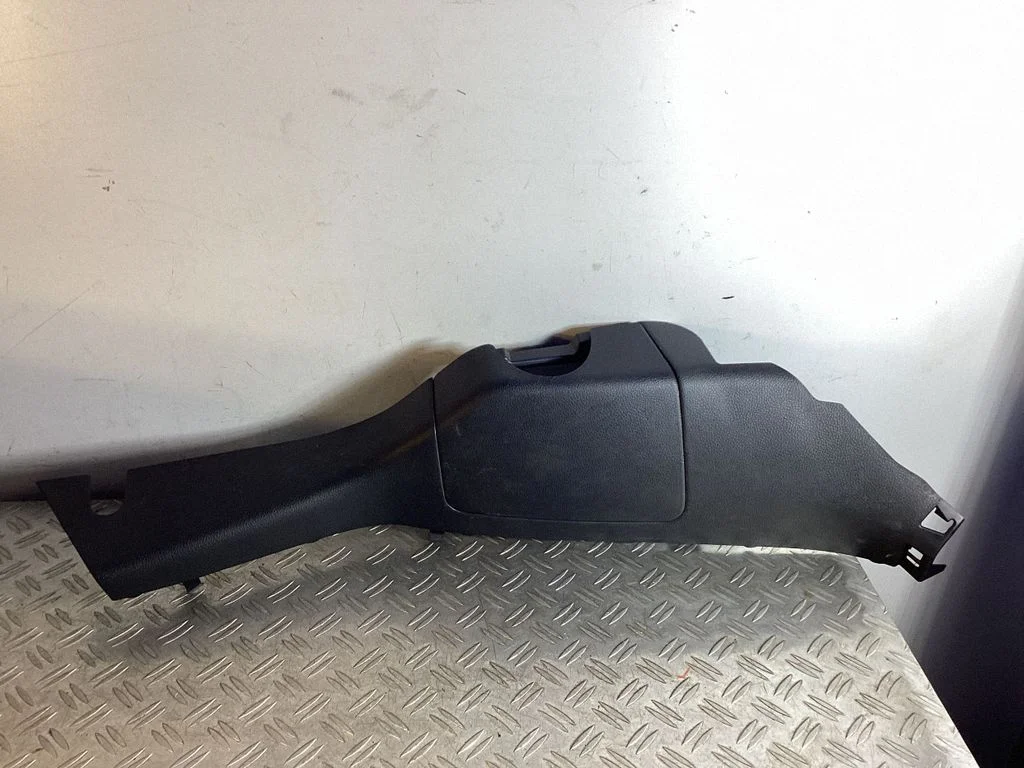 Pagasiruumi külje viimistluspaneel – Nissan Qashqai (2014-2016)