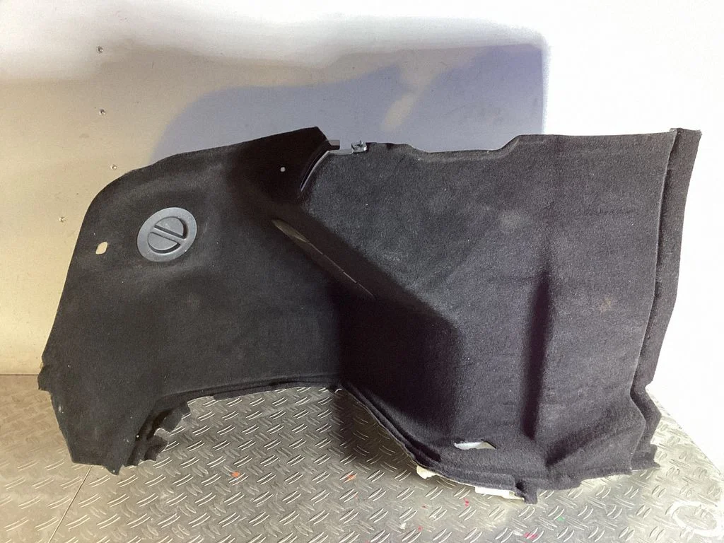 Pagasiruumi külje viimistluspaneel – Lexus GS 250 350 300H 450H (2013-)
