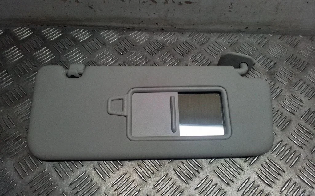 Sun visor – right