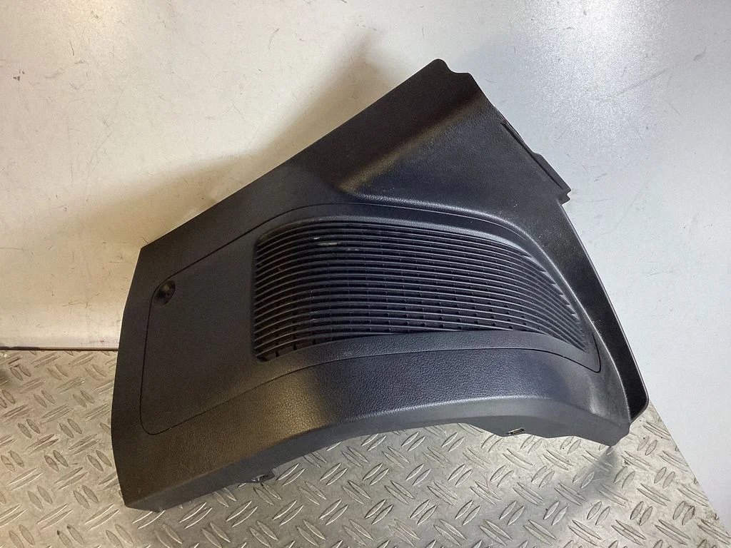 Tailgate/trunk side cover trim – Lexus NX (2021-)