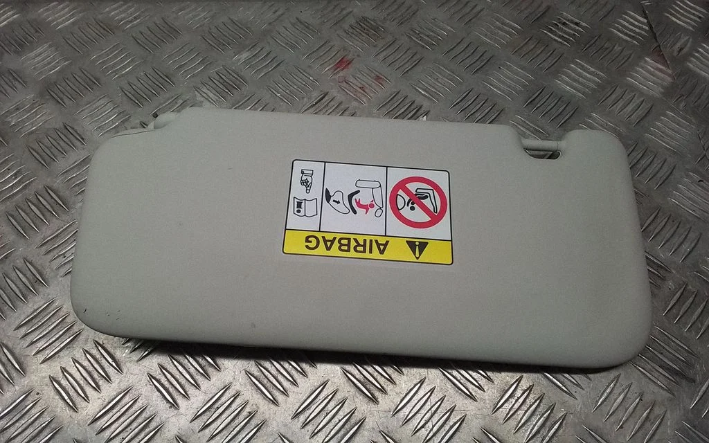 Sun visor – right