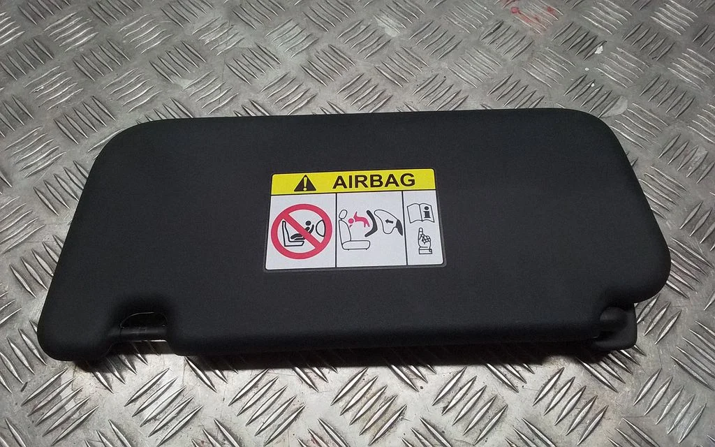 Sun visor – right