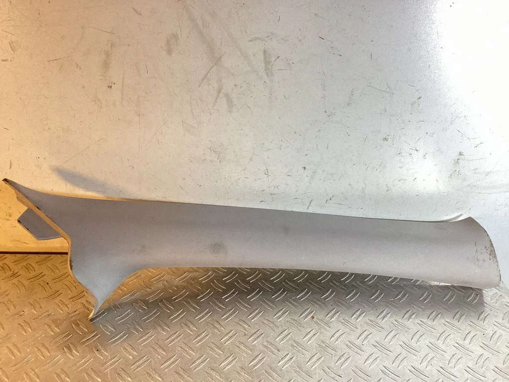 (A) piilari kate – Lexus RX 450H (2016-)