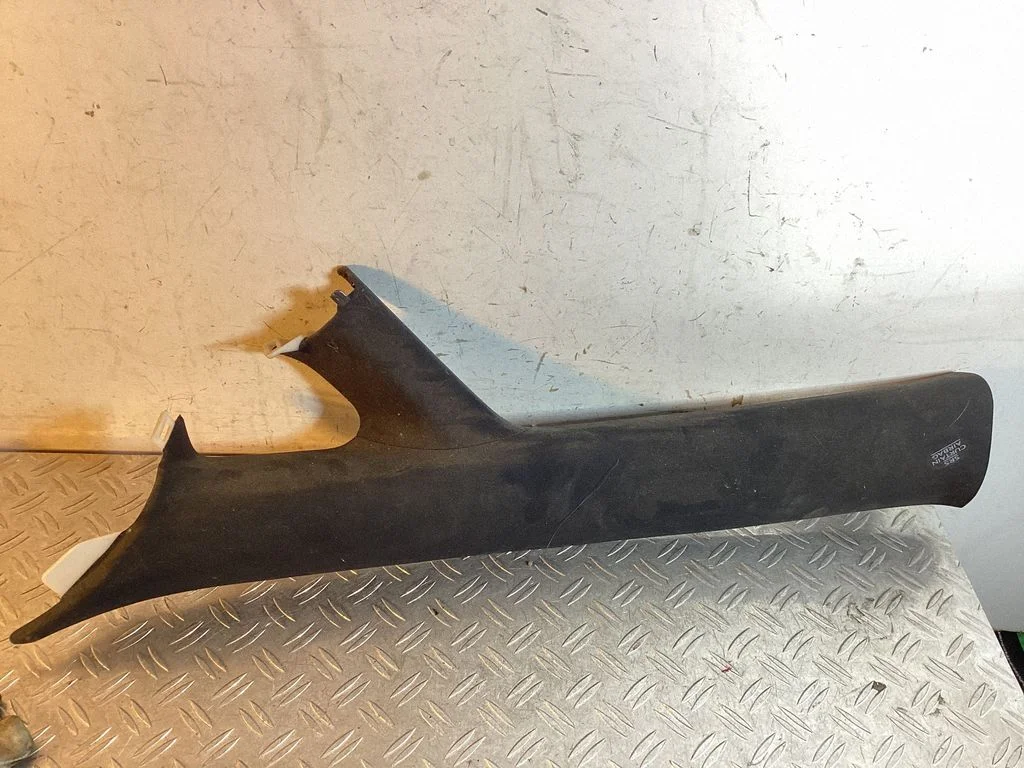 (A) piilari kate – Lexus RX III (2008-2015)