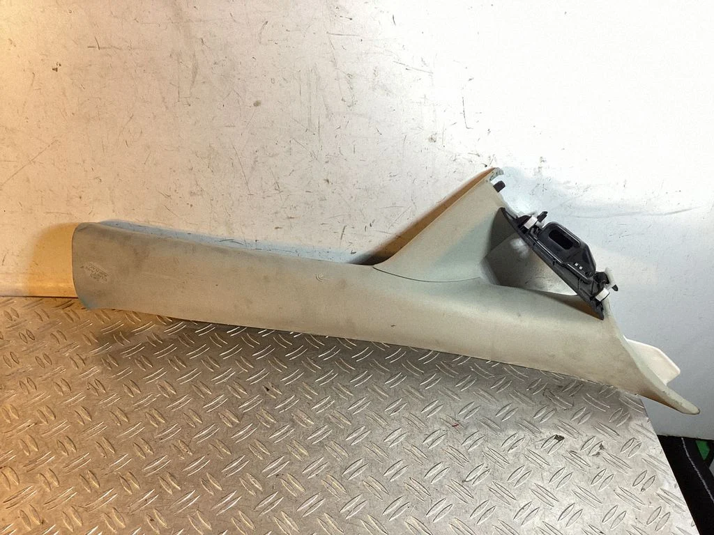 (A) piilari kate – Lexus RX III (2008-2015)