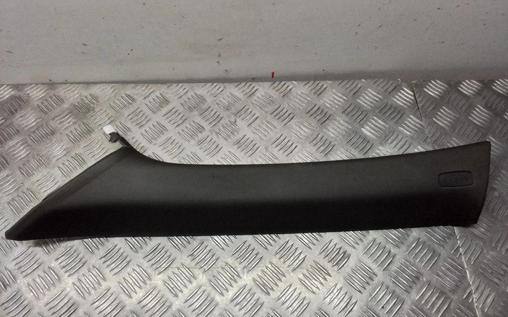 (A) piilari kate – Porsche Macan (95B) (2014-2018)