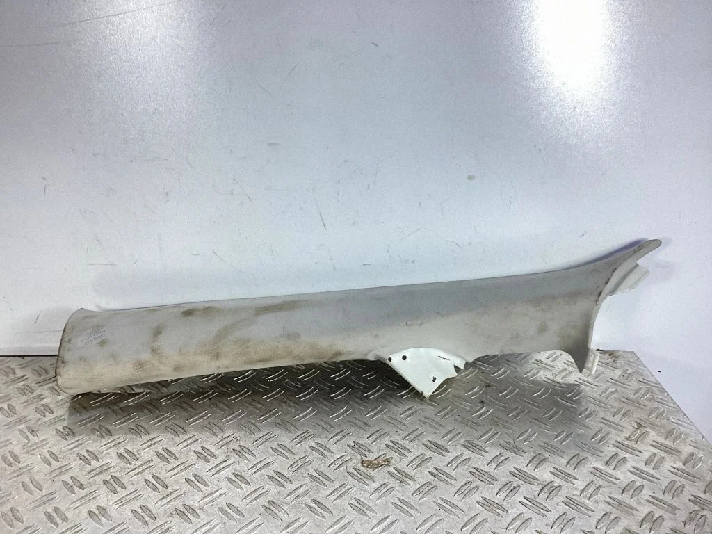 (A) piilari kate – Lexus RX III (2008-2015)
