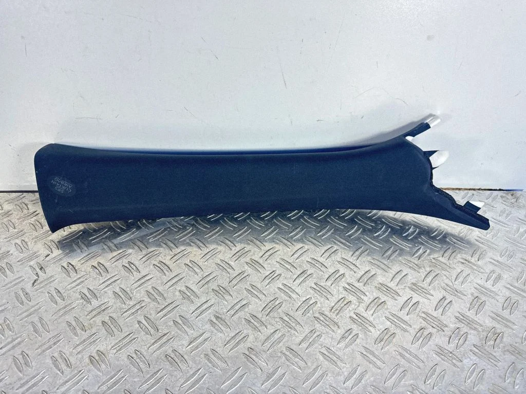 (A) piilari kate – Lexus RC (2014-)