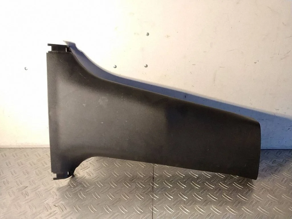(B) piilari kate (alumine) – Lexus IS III XE30 (2013-2020)