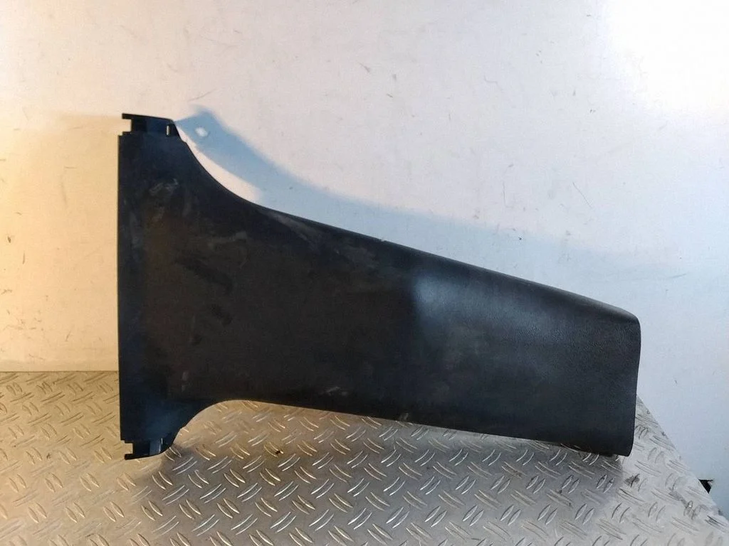 (B) piilari kate (alumine) – Lexus IS III XE30 (2013-2020)