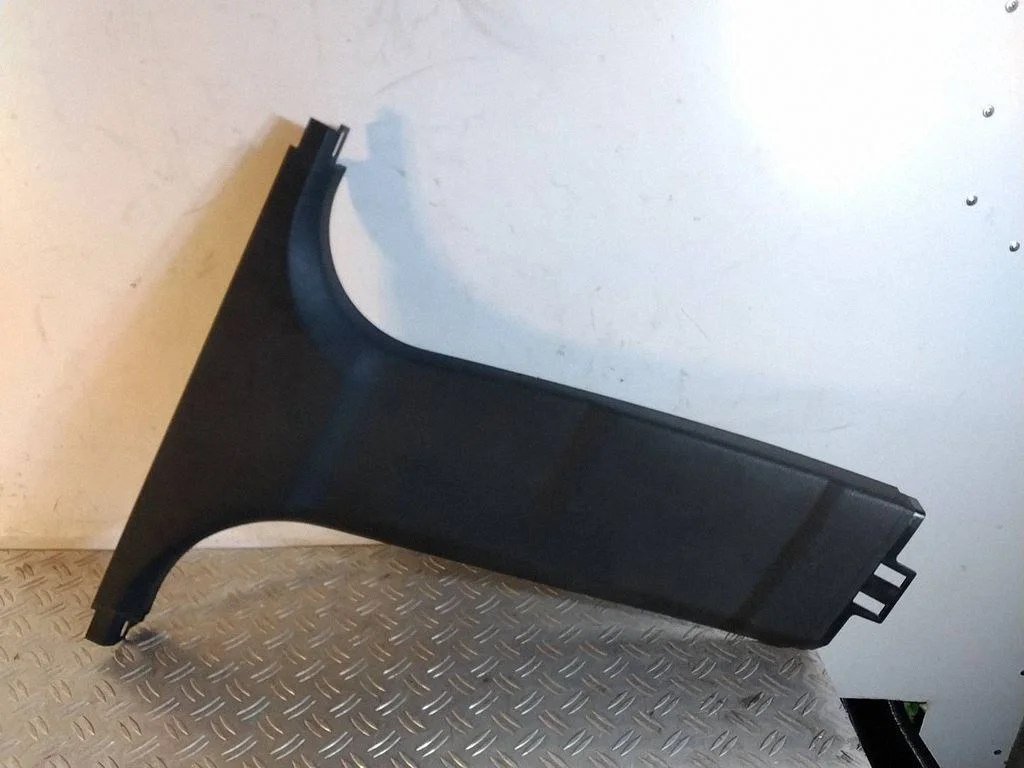 (B) pillar trim (bottom) 9116351