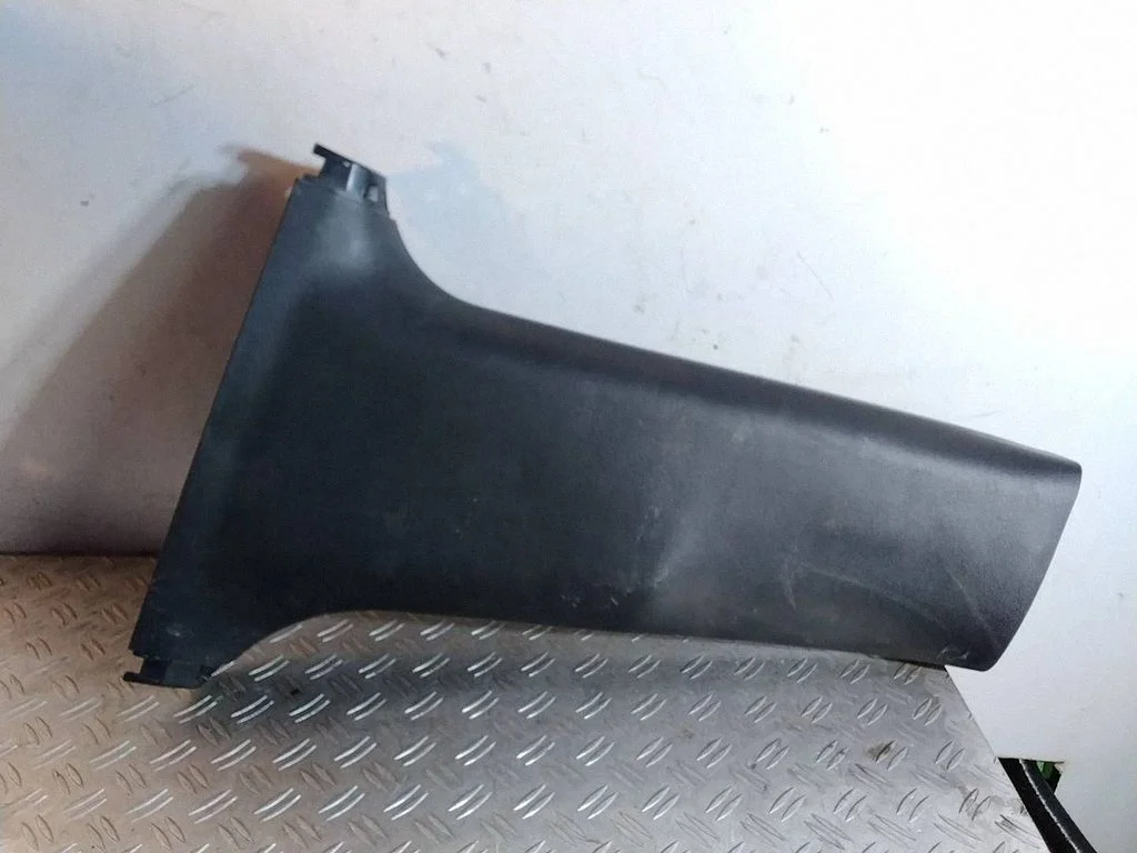 (B) pillar trim (bottom) – Lexus IS III XE30 (2013-2020)