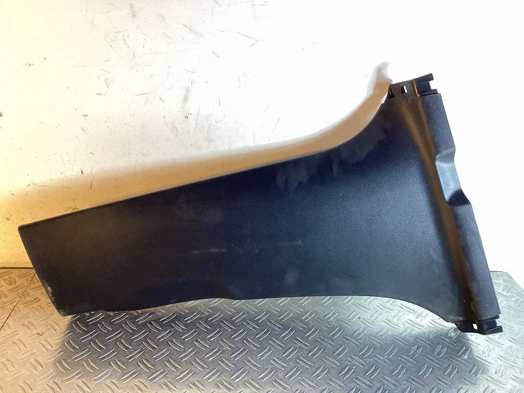 (B) pillar trim (bottom) – Lexus RX 450H (2016-)