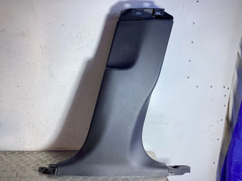 (B) pillar trim (bottom) – Tesla Model Y (2020-)