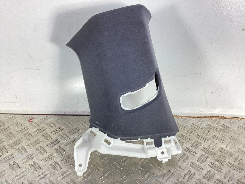 (B) pillar trim (bottom) – Lexus RC (2014-)