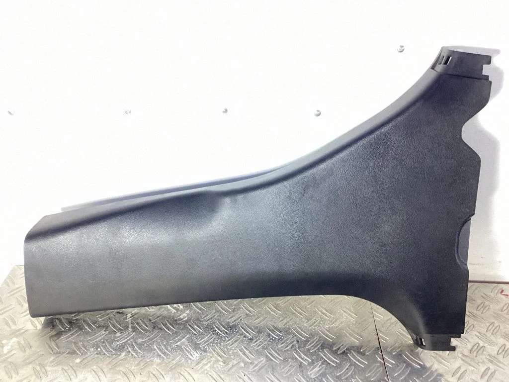 (B) pillar trim (bottom)