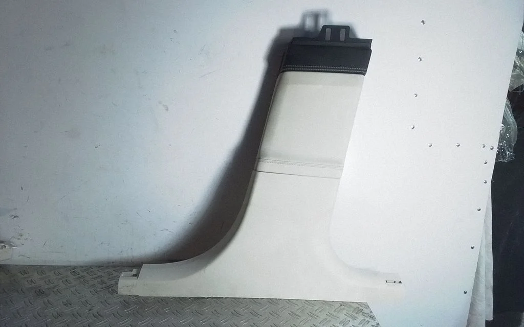 (B) pillar trim (bottom) – BMW 6 Series F06 Gran coupe (2012-2018)