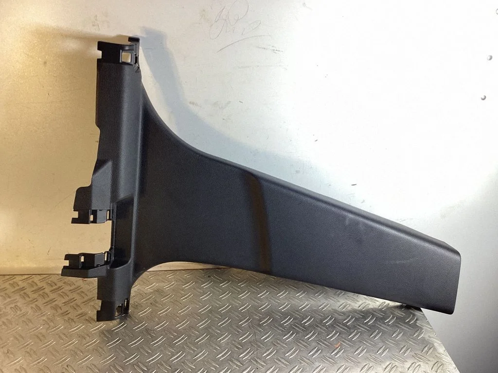 (B) pillar trim (bottom) – Nissan Qashqai (2014-2016)