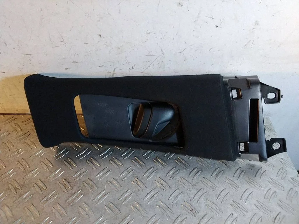 (B) pillar trim (top) 7302378010