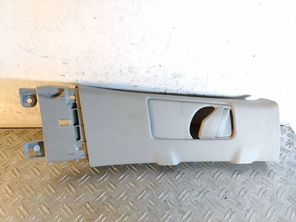(B) pillar trim (top) 6241060150