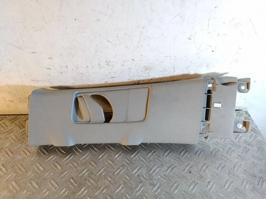 (B) pillar trim (top) 6242060150