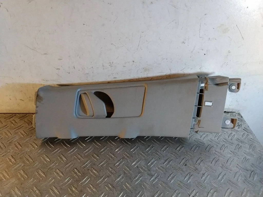 (B) pillar trim (top) 6242060150