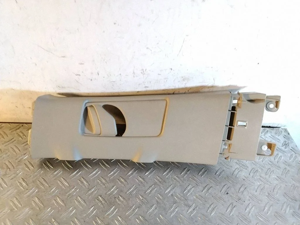 (B) pillar trim (top) 6242060150
