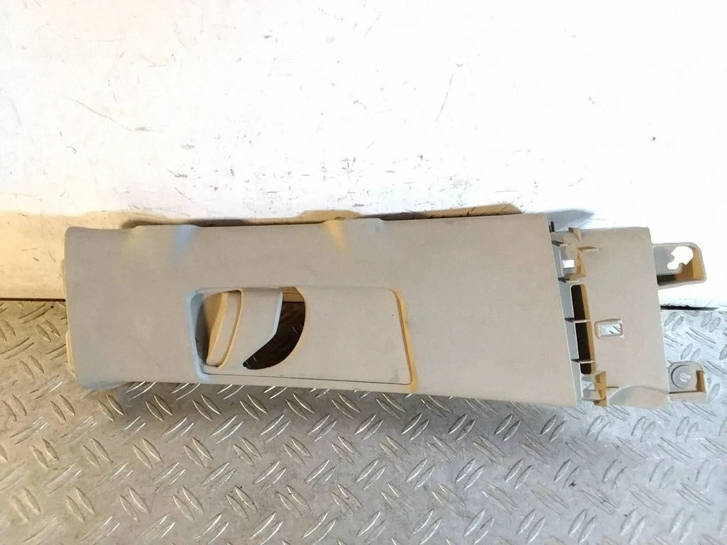(B) pillar trim (top) 6241060150