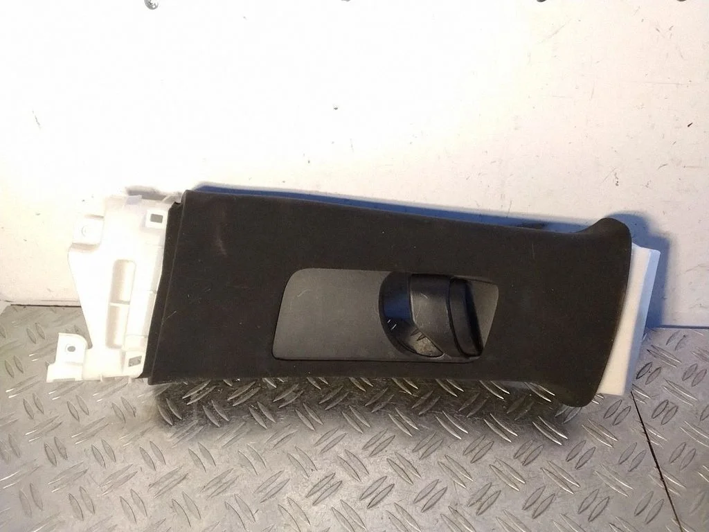 (B) piilari kate (ülemine) – Lexus RX III (2008-2015)