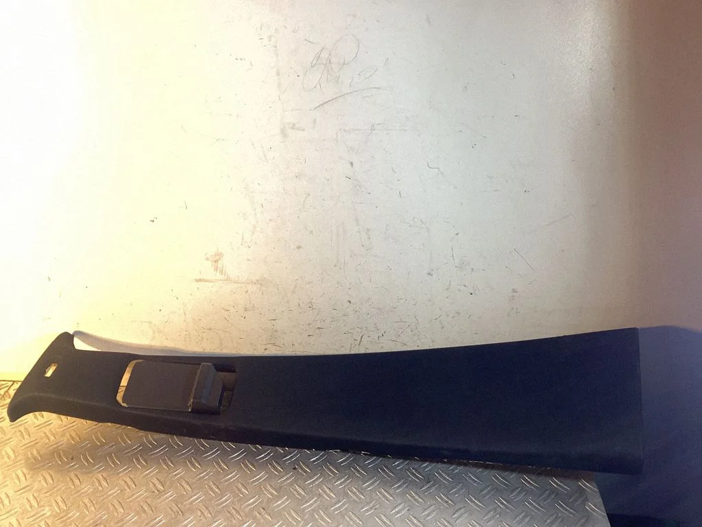 (B) pillar trim (top) – Mercedes-Benz GL-Class X164 (2006-2012)
