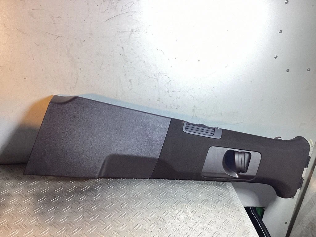 (B) pillar trim (top) – Porsche Cayenne (92A) (2010-2017)