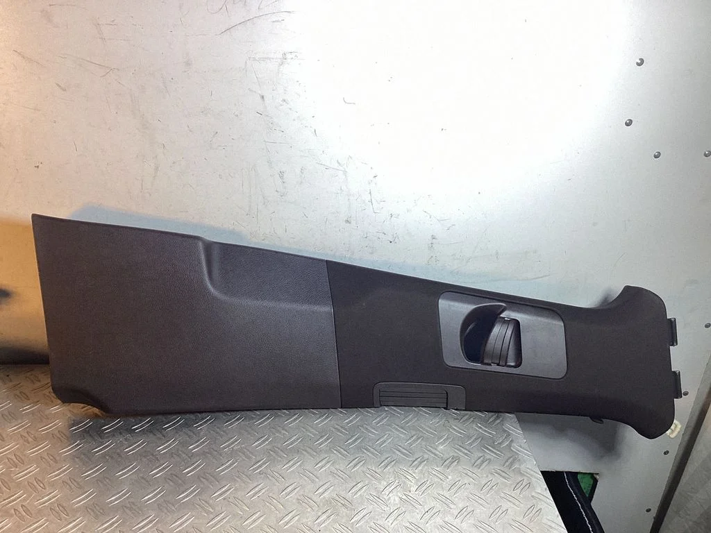 (B) pillar trim (top) – Porsche Cayenne (92A) (2010-2017)