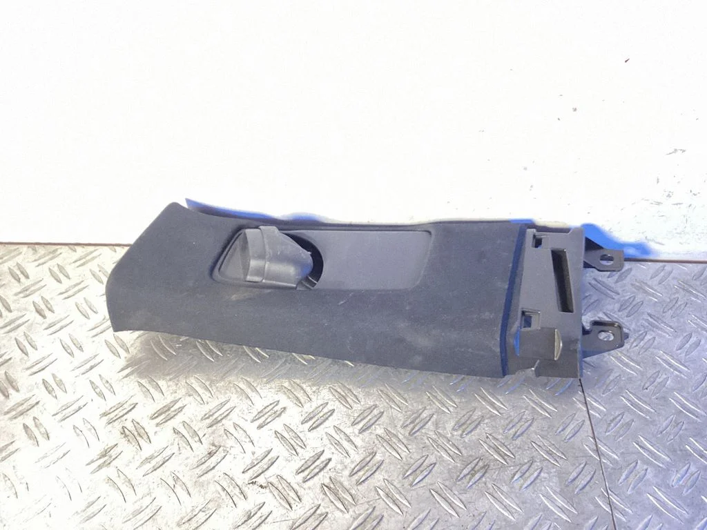 (B) pillar trim (top) 6242078010