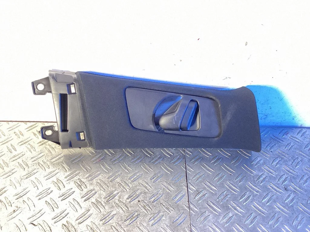 (B) pillar trim (top) 6241078010