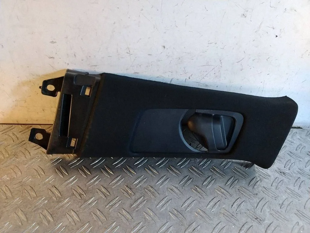 (B) pillar trim (top) 6242078010
